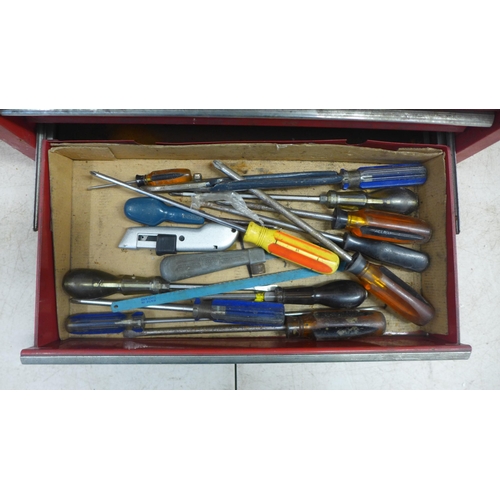 2014 - A Clarke red metal tool box with assorted tools including hammers, sockets, screwdrivers, etc.