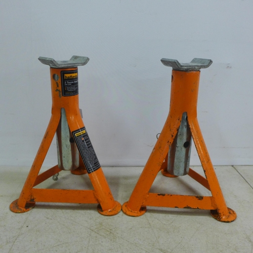 2025 - 2 pairs of Axle stands - Halfords 2 ton