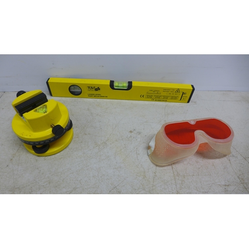 2035 - A Hilka laser level kit - complete with case