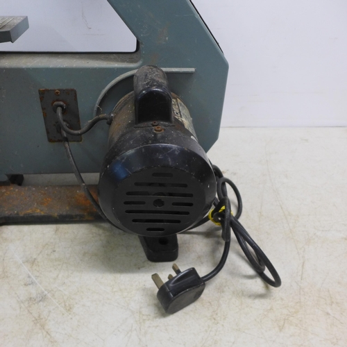 2047 - Delta 240V band saw no blade (W)