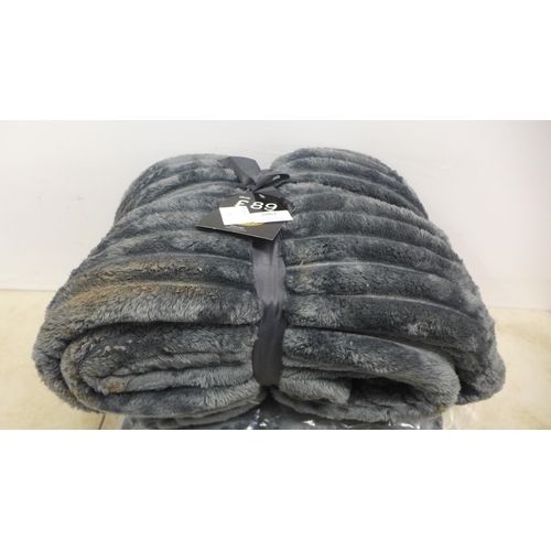 2061 - 2 Royal Riverdale 200 x 240cm charcoal chunky rib throws  *This lot is subject to VAT