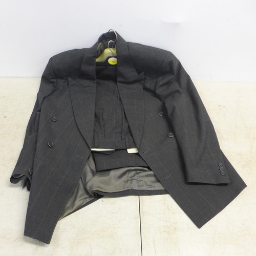 2089 - Three two-piece men's suits; Scott International, Signori Del Signori and Bernhardt