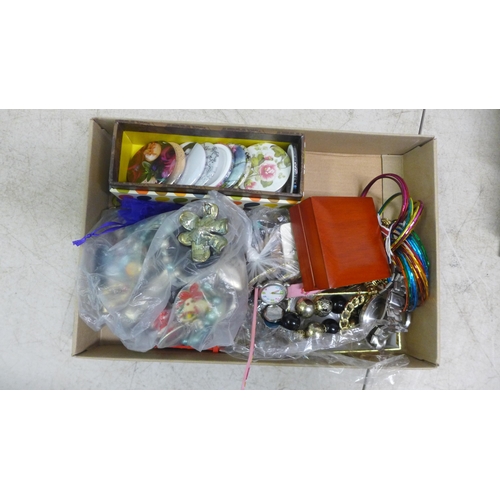 2094 - A quantity of costume jewellery with jewellery box