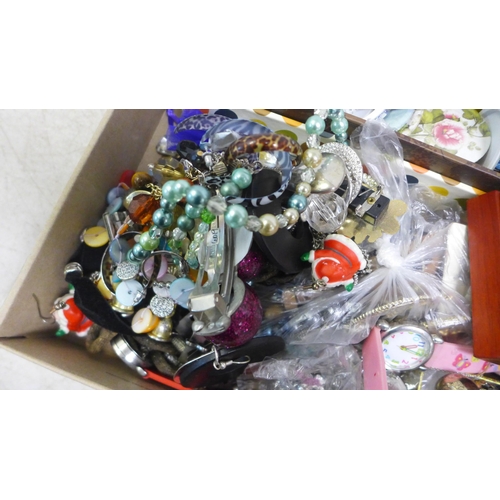 2094 - A quantity of costume jewellery with jewellery box