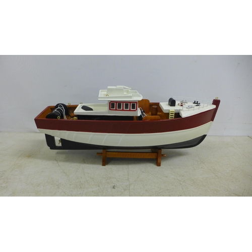 2106 - A wooden model of a fishing boat