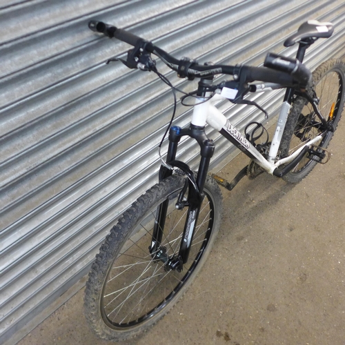 2177 - A Decathlon Rockrider aluminium framed front suspension hardtail mountain bike