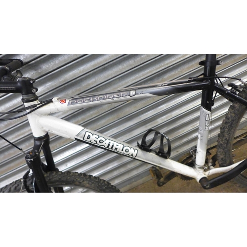 2177 - A Decathlon Rockrider aluminium framed front suspension hardtail mountain bike