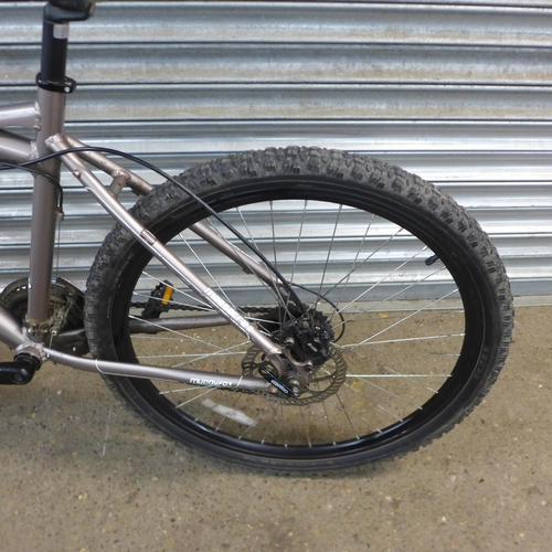 2179 - A Muddy Fox Massacre aluminium framed front suspension hardtail mountain bike with disc brakes, lock... 