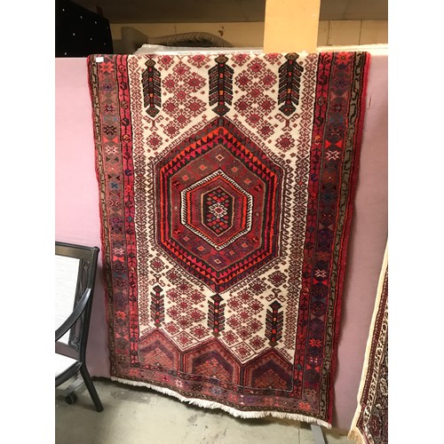 1494 - A Handwoven 100% wool pile Persian Hamadan village rug (215x125cm)