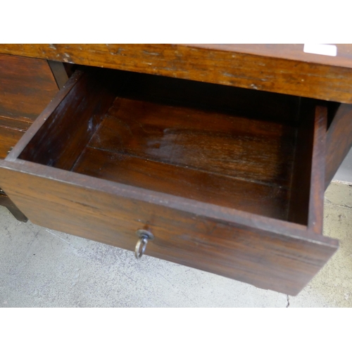 1572 - Hardwood chest of four drawers