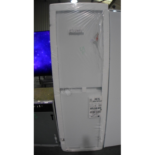 3098 - AEG Integrated Fridge Freezer Model: SCB718F3LS (446-13) * This lot is subject to vat