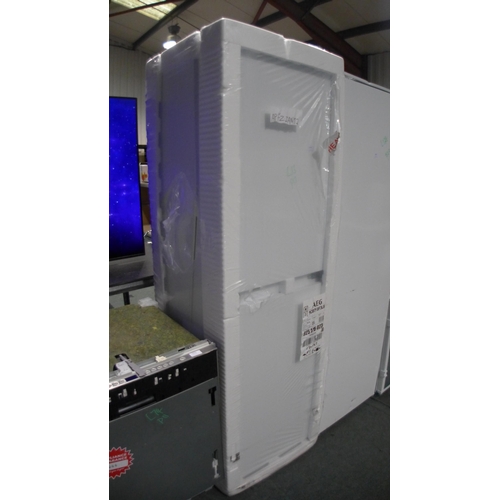 3098 - AEG Integrated Fridge Freezer Model: SCB718F3LS (446-13) * This lot is subject to vat