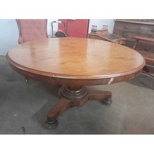 119 - A Victorian mahogany circular tilt top breakfast table