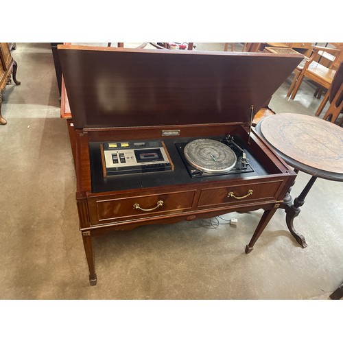 206C - A mahogany stereogram and speakers