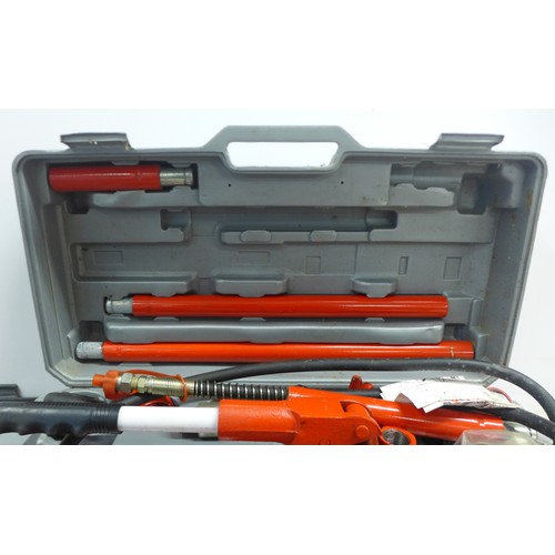 2010 - A Clarke Strong Arm 4 ton body ram and 2 socket and spanner sets including Richmond and Hilka