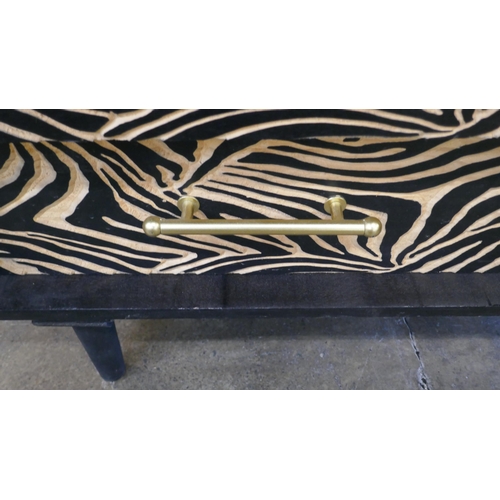 1336 - A six drawer chest with zebra design