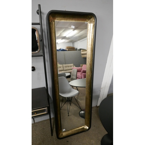 1355 - A Large illuminated mirror with USB charger