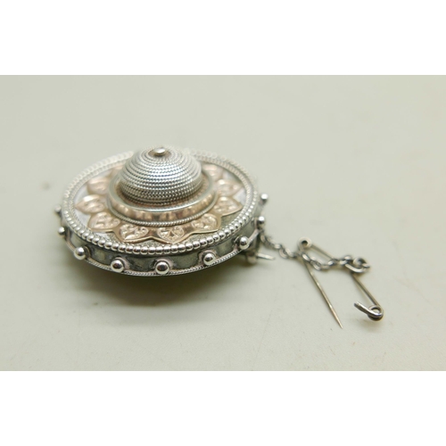 1015 - A Victorian white metal mourning brooch, 13g, 3.1cm