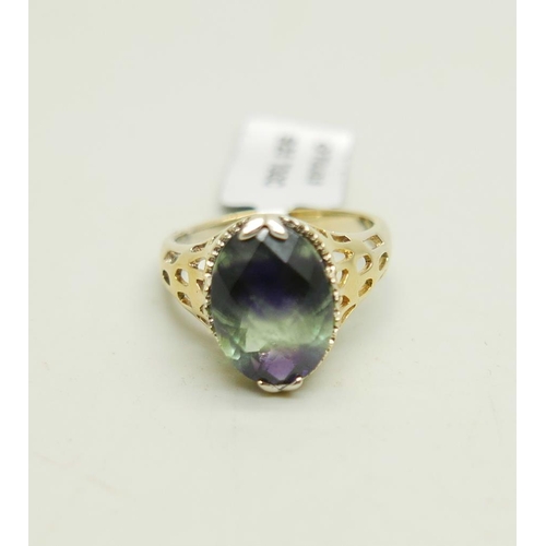 1024 - A silver gilt zebra fluorite ring, S