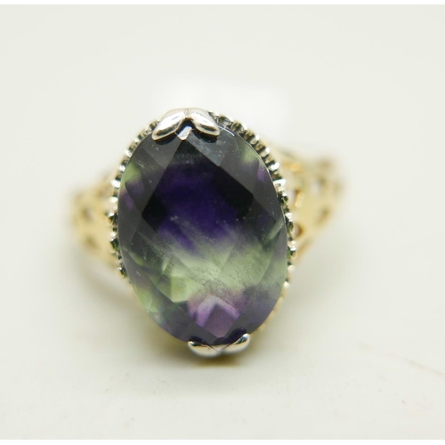 1024 - A silver gilt zebra fluorite ring, S