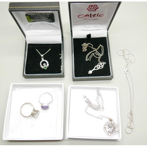 1027 - Silver jewellery including a ring and three pendants with chains, together with a platinum ring set ... 