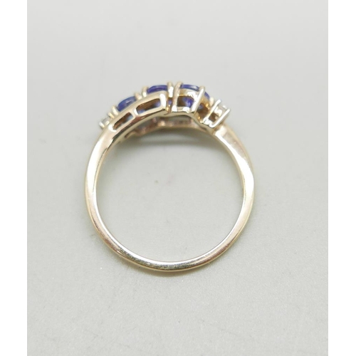 1029 - A 9ct gold and tanzanite ring, 1.9g, P/Q