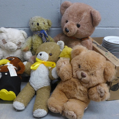 1048 - A collection of soft toys and Teddy Bears **PLEASE NOTE THIS LOT IS NOT ELIGIBLE FOR IN-HOUSE POSTIN... 