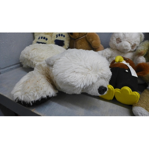 1048 - A collection of soft toys and Teddy Bears **PLEASE NOTE THIS LOT IS NOT ELIGIBLE FOR IN-HOUSE POSTIN... 