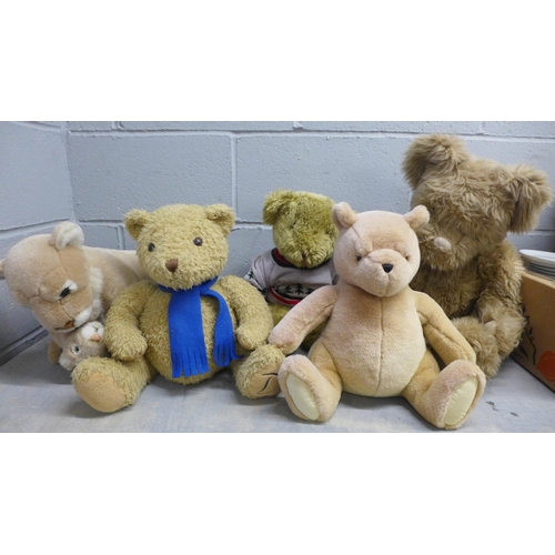 1048 - A collection of soft toys and Teddy Bears **PLEASE NOTE THIS LOT IS NOT ELIGIBLE FOR IN-HOUSE POSTIN... 