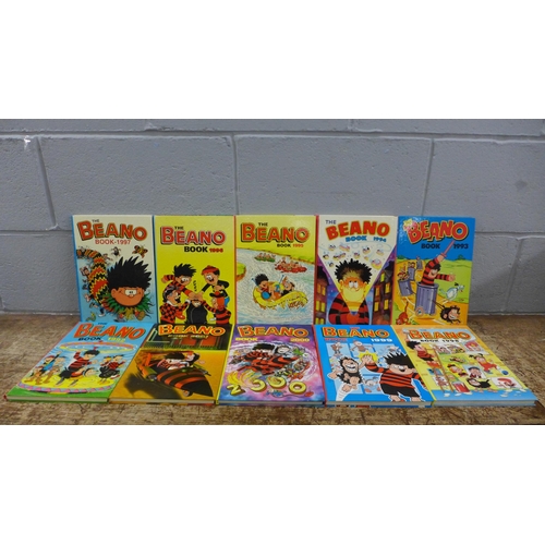 1051 - A box of Beano annuals, vintage and modern, 30 in total **PLEASE NOTE THIS LOT IS NOT ELIGIBLE FOR I... 