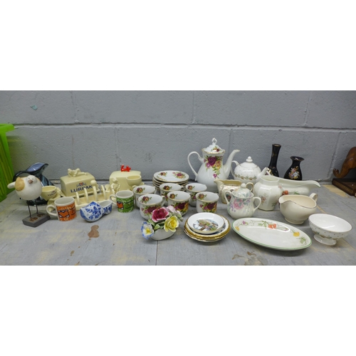 1052 - A collection of china including Lurpak toast rack, egg cups and butter dish, a Thun Czech floral tea... 