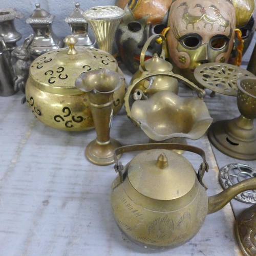 1058 - A collection of metalware including silver plated and brassware **PLEASE NOTE THIS LOT IS NOT ELIGIB... 