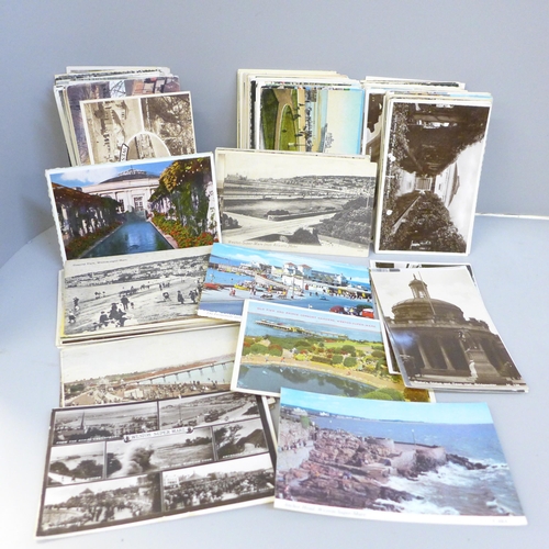 620 - A collection of vintage postcards