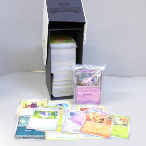 624 - 500 Pokemon cards including 30 holographic