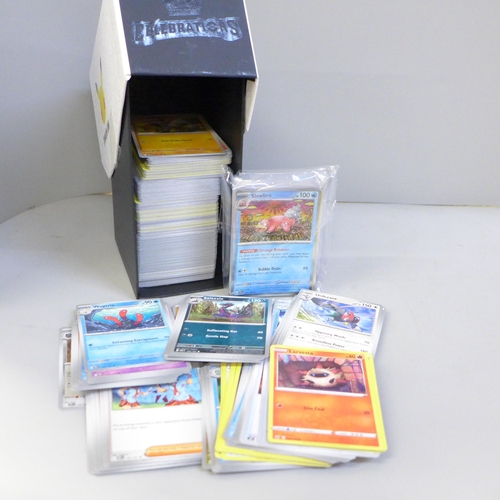 625 - 500 Pokemon cards including 30 holographic