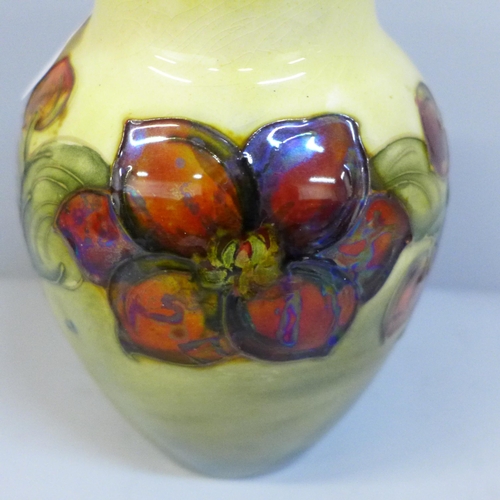 628 - A Moorcroft vase, 13cm