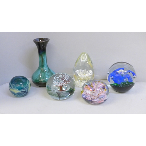 638 - A collection of paperweights including Maltese, together with a Blue Mountain Pottery vase **PLEASE ... 