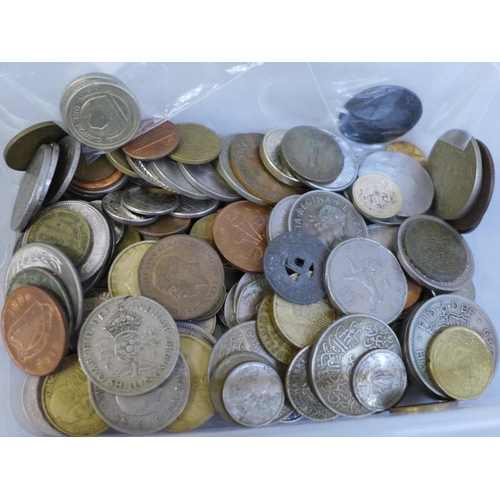 642 - Assorted British and foreign coinage