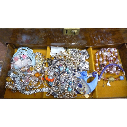 664 - A jewellery box and costume jewellery