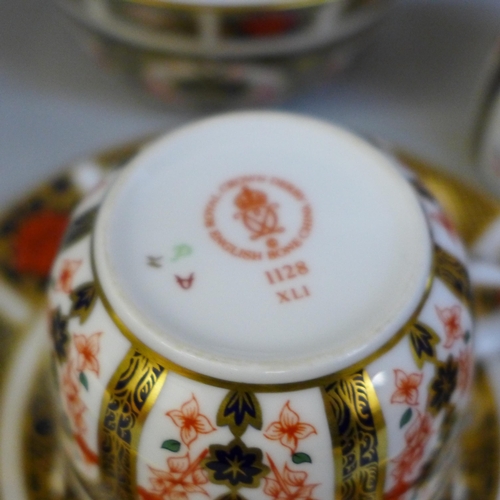 689 - A Royal Crown Derby 1128 Imari tea set - four cups and saucers, a milk jug, (second) a sugar bowl an... 