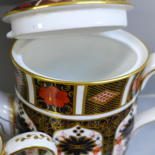 689 - A Royal Crown Derby 1128 Imari tea set - four cups and saucers, a milk jug, (second) a sugar bowl an... 