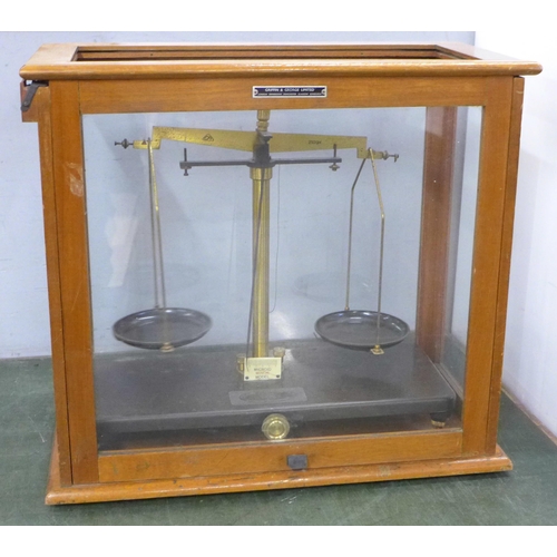 748 - A cased set of balance scales lacking glass top **PLEASE NOTE THIS LOT IS NOT ELIGIBLE FOR IN-HOUSE ... 