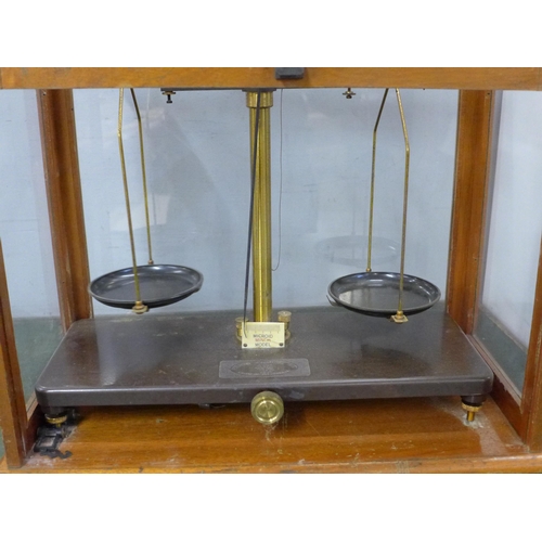 748 - A cased set of balance scales lacking glass top **PLEASE NOTE THIS LOT IS NOT ELIGIBLE FOR IN-HOUSE ... 