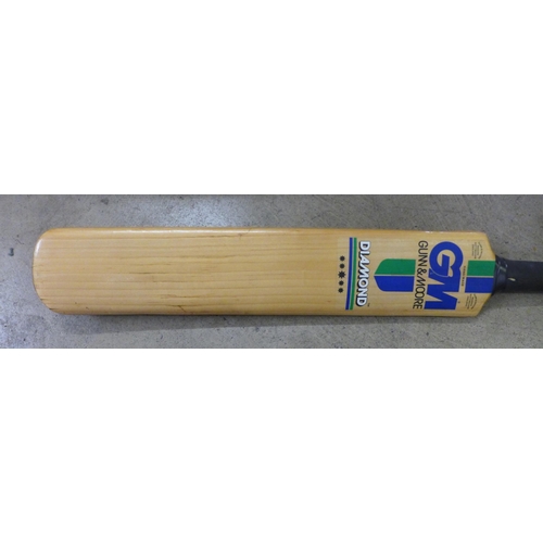 787 - A signed Derek Randall Gunn & Moore cricket bat