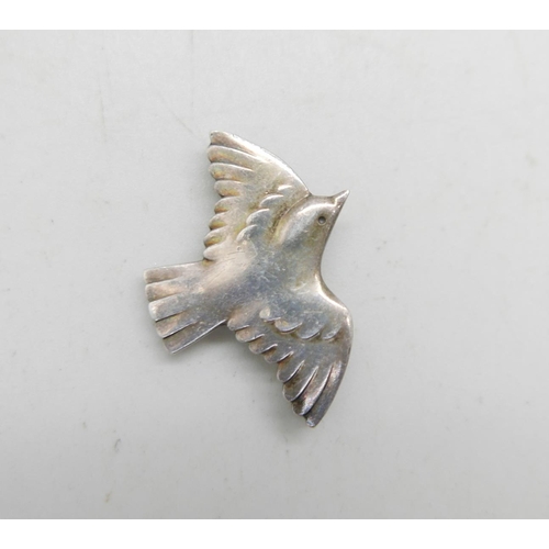 984 - A Georg Jensen 316B silver bird brooch, 2.8cm x 2.1cm