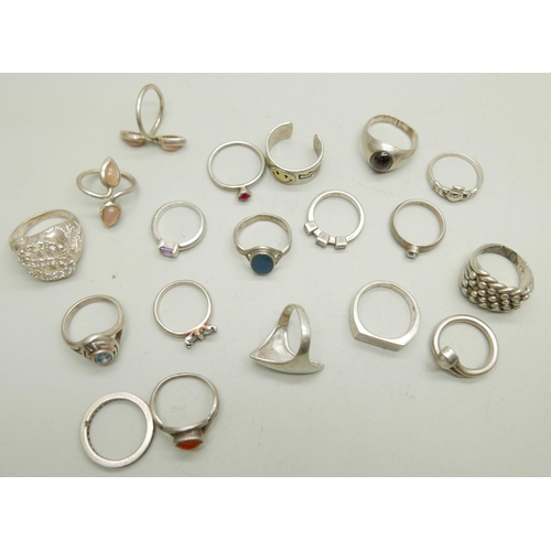 987 - A collection of nineteen silver and white metal rings, 93g