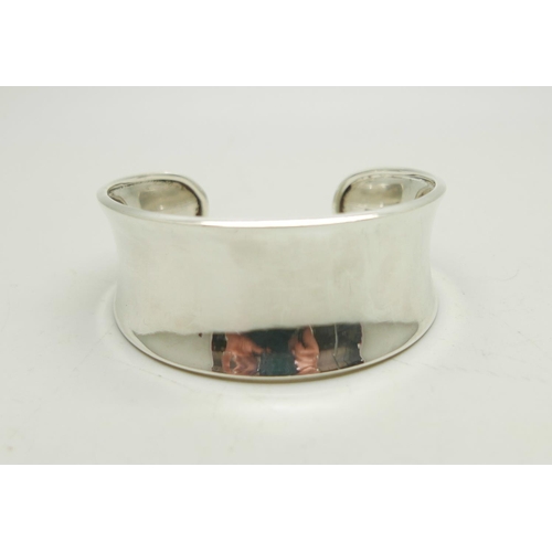 988 - A silver cuff bangle, 31g, 6.5cm x 5.5cm