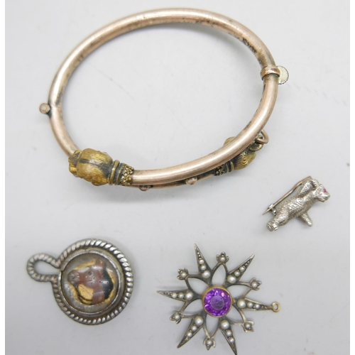 991 - Jewellery including a bangle, two pendants and a bear brooch