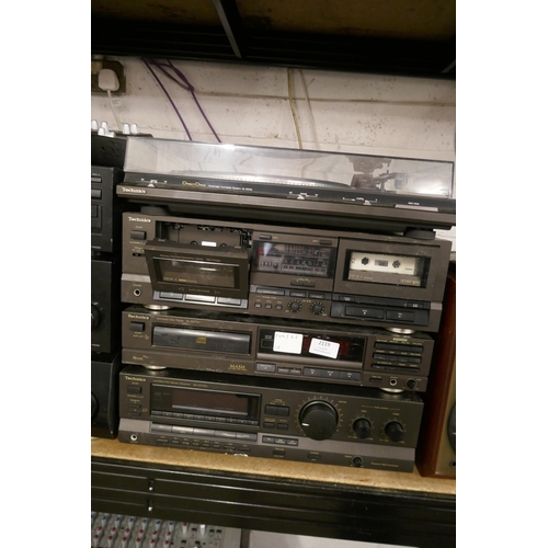 2119 - A quantity of Technics stereo equipment including an SL-DD33 direct drive automatic turntable system... 