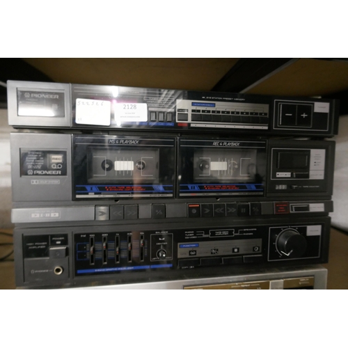 2128 - A quantity of Pioneer stereo equipment including a TX-221ZL FM/AM digital synthesizer tuner, a DC-22... 